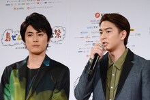 映画祭で上映される作品の出演者として登壇した（左から）間宮祥太朗、稲葉友。