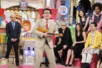 ネタを披露するパーマ大佐。(c)読売テレビ