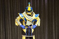 大山英雄扮するルミネtheよしもとのヒーロー・ビッグマウンテンヒデオー。