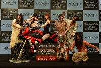 「バイオハザード：ザ・ファイナル」Blu-rayおよびDVDの発売記念イベントの様子。