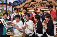 番組に登場する“住みます芸人”たち。(c)読売テレビ