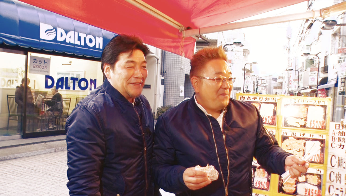 「サンドウィッチマンのぶらり即席コントの旅」#1のワンシーン。(c)ゲオチャンネル番組製作委員会