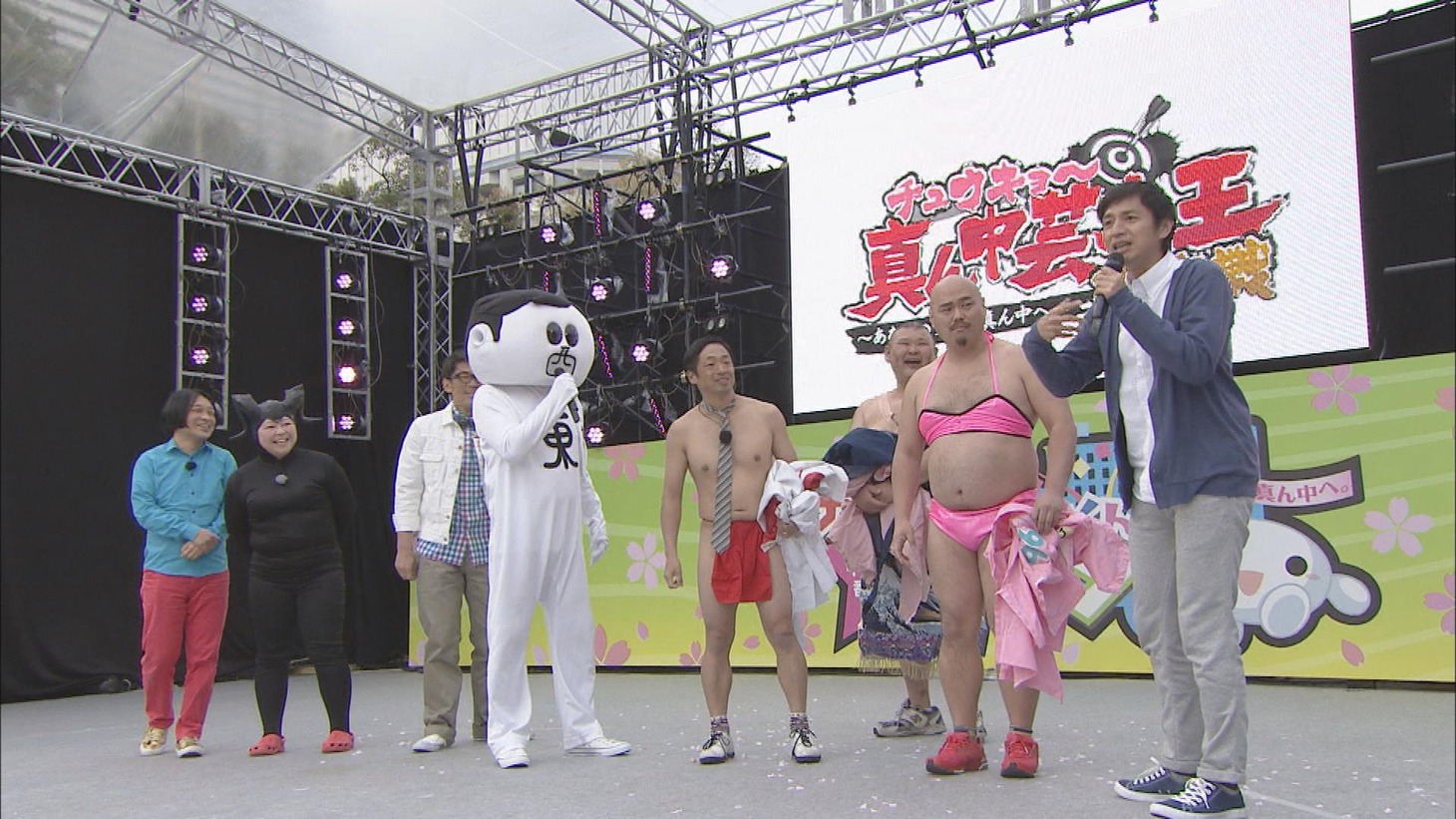 昨年2016年の中京テレビ番組祭りにて行われた「西東さん」公開収録のワンシーン。(c)中京テレビ