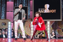 左から南海キャンディーズ山里、久本雅美。(c)読売テレビ