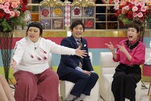 左から渡辺直美、メッセンジャー黒田、久本雅美。(c)読売テレビ