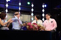 左から曽田茉莉江、鈴木おさむ、マヂカルラブリー。(c)BSフジ