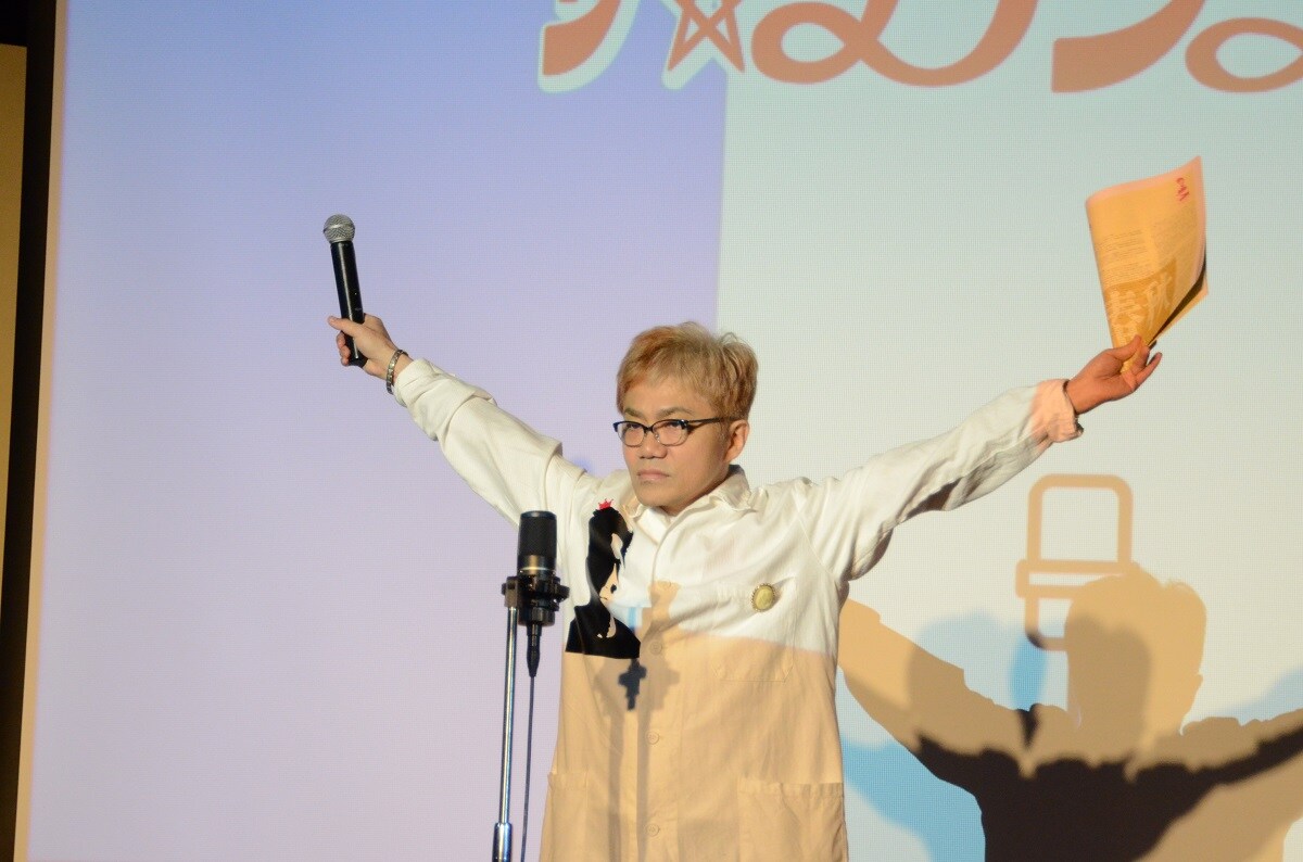 ライブに登場した水道橋博士。