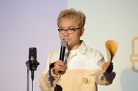 トークを展開する水道橋博士。