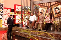 「偽笑罪」のワンシーン。(c)関西テレビ