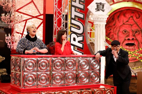 芸能人陪審員のナジャ・グランディーバ、オアシズ大久保(左から)。(c)関西テレビ