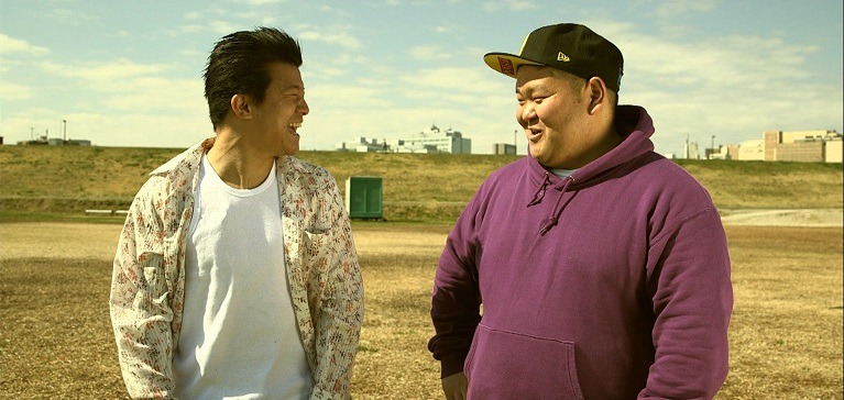 「アレがあるから今がある～成功のきっかけ大追跡～」の再現VTRでANZEN漫才みやぞんを演じる亀田大毅（左）と、ANZEN漫才あらぽん。(c)関西テレビ