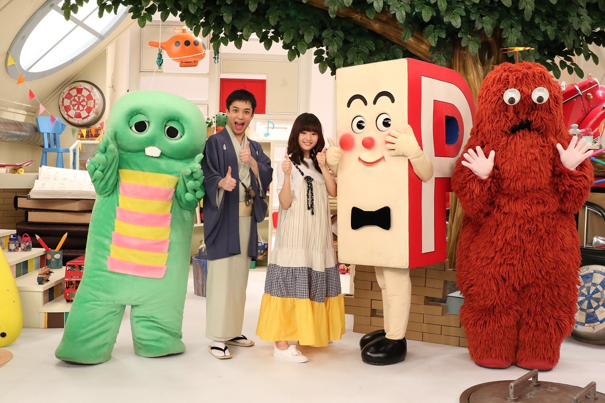 「ポンキッキーズ」出演者の春風亭昇々（左から2番目）と藤原さくら（中央）。(c)2017FUJITV KIDS
