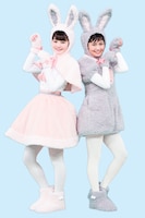 「シスターラビッツ」の（左から）平塚日菜、浅野杏奈。(c)2017FUJITV KIDS