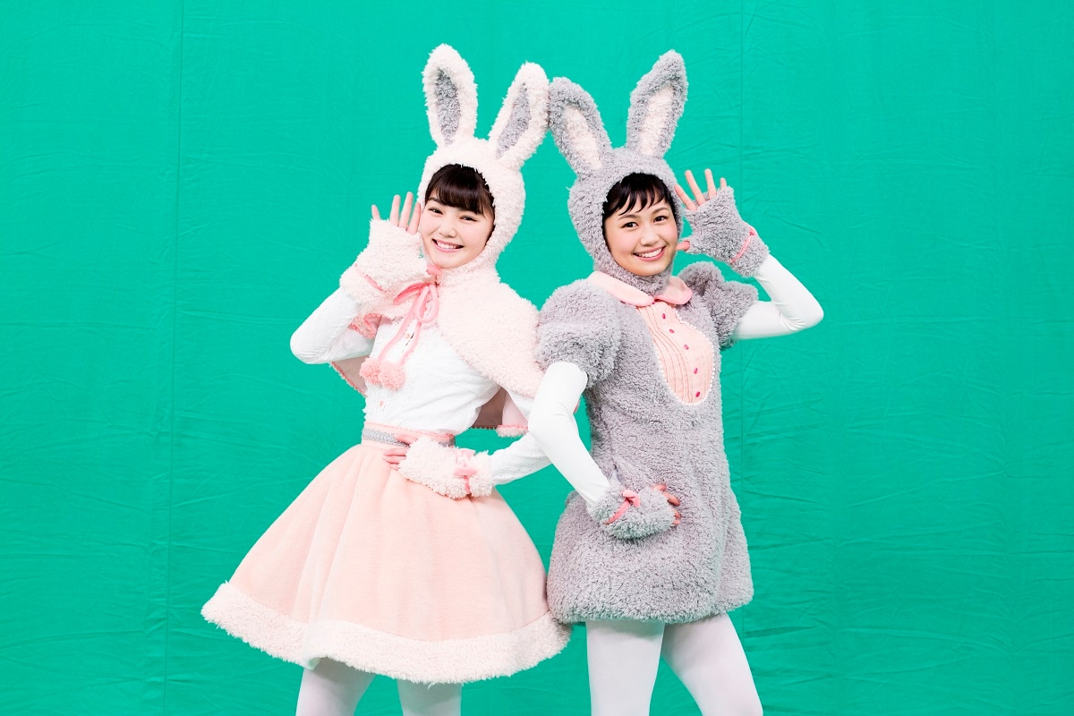 「シスターラビッツ」の（左から）平塚日菜、浅野杏奈。(c)2017FUJITV KIDS