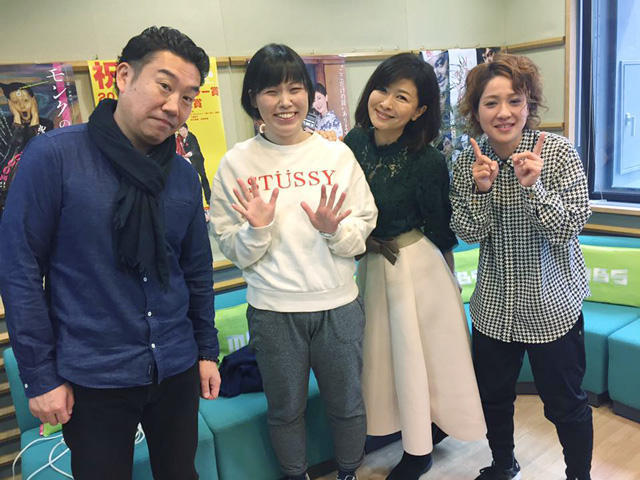 左からメッセンジャーあいはら、尼神インター誠子、松井愛、尼神インター渚。(c)MBS