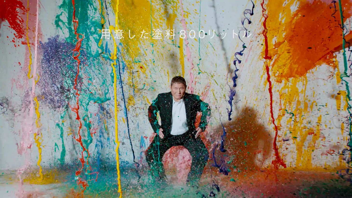 株式会社善都の新テレビCM「ビートたけしアート篇」に出演する、ビートたけし。