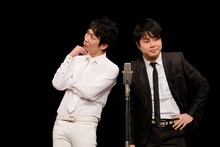 漫才を披露するNON STYLE。