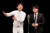 漫才を披露するNON STYLE。