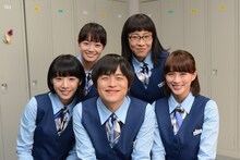 （左上から時計回りに）佐藤玲、山田真歩、臼田あさ美、バカリズム、夏帆。
