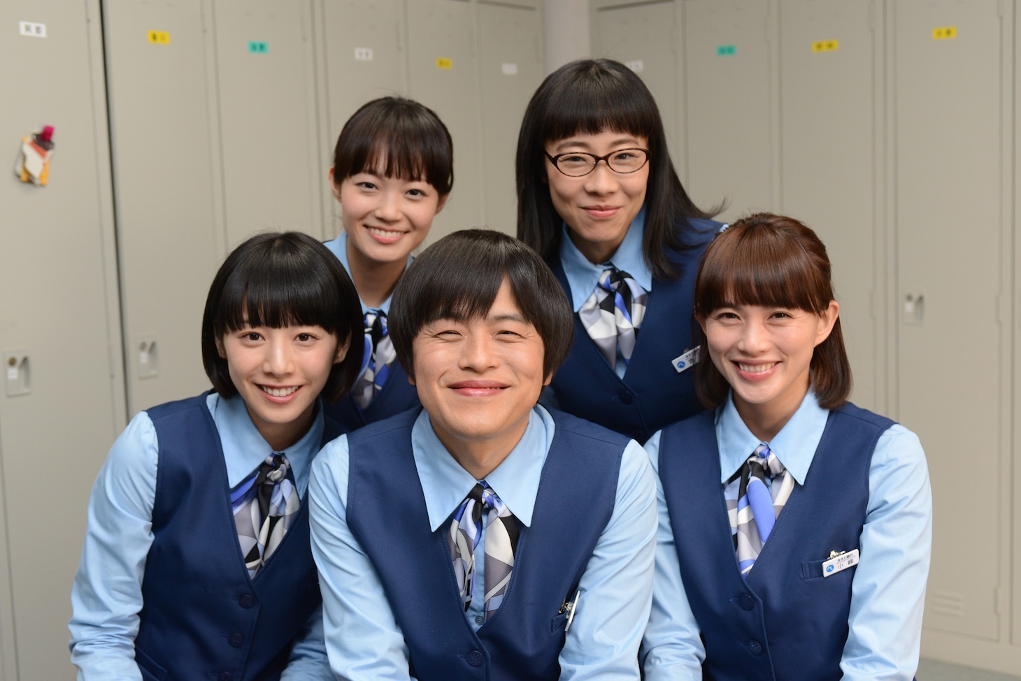 「架空OL日記」メインキャストによる囲み取材の様子。左上から時計回りに、佐藤玲、山田真歩、臼田あさ美、バカリズム、夏帆。