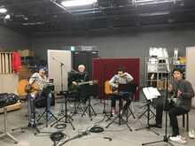 左から爆ノ介、ラニーノーズ山田、ラニーノーズ洲崎、馬と魚。