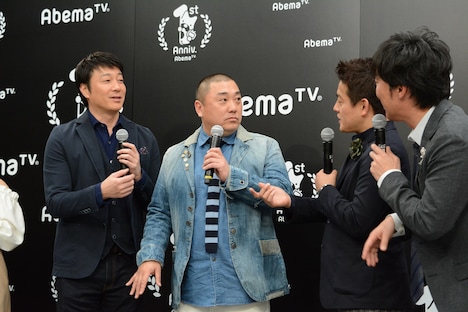 左から極楽とんぼ、スピードワゴン。