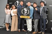 左から柴田阿弥、矢口真里、極楽とんぼ、スピードワゴン。