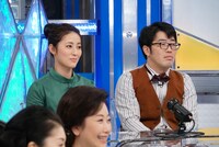左から福田彩乃、ドランクドラゴン鈴木。(c)日本テレビ