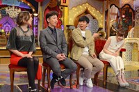 左からSHELLY、フットボールアワー後藤、チュートリアル徳井、指原莉乃。