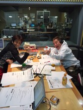 以前に放送された「堀内健と出川哲朗の夜・生！」の収録中の様子。左からネプチューン堀内健、出川哲朗。