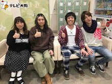 左から海原やすよ ともこ、スマイル。