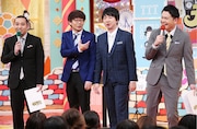 三四郎(中央2人)と進行役の千鳥。(c)テレビ東京