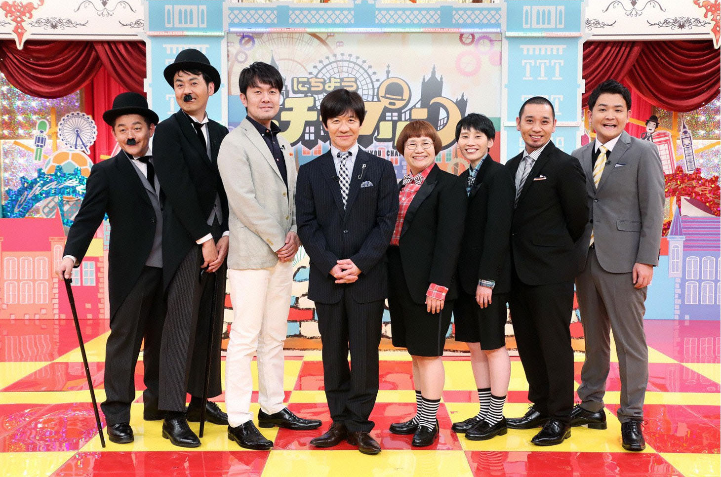 左からスピードワゴン井戸田、アンガールズ田中、土田晃之、内村光良、ハリセンボン、千鳥。