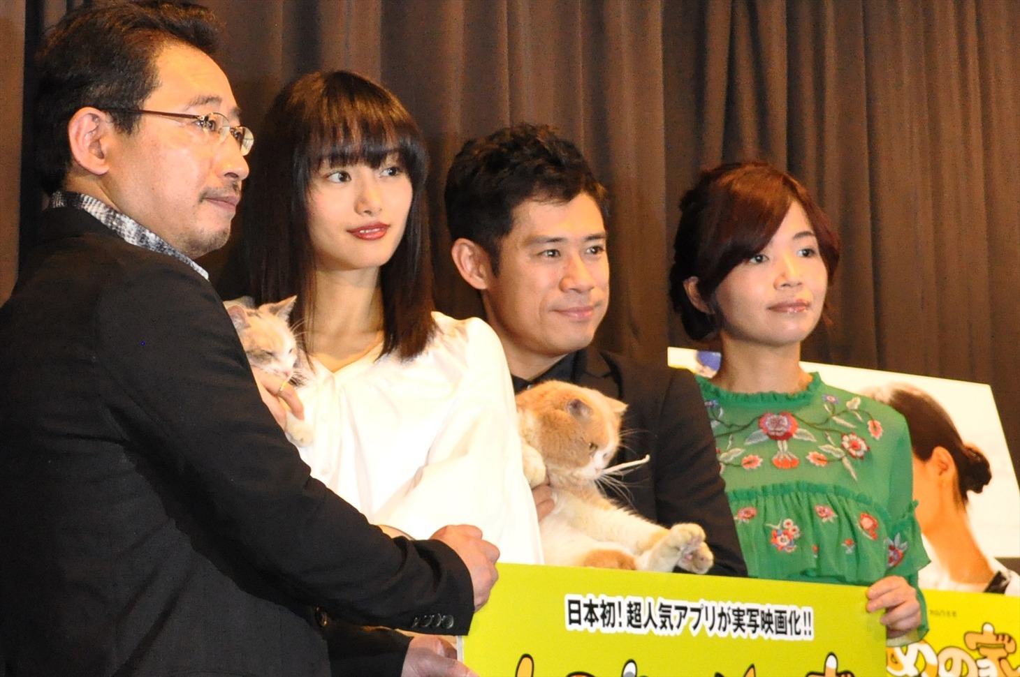 （左から）蔵方政敏監督、忽那汐里、伊藤淳史、大久保佳代子。