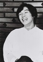 ニッポン放送で撮影された若かりし頃の明石家さんま。