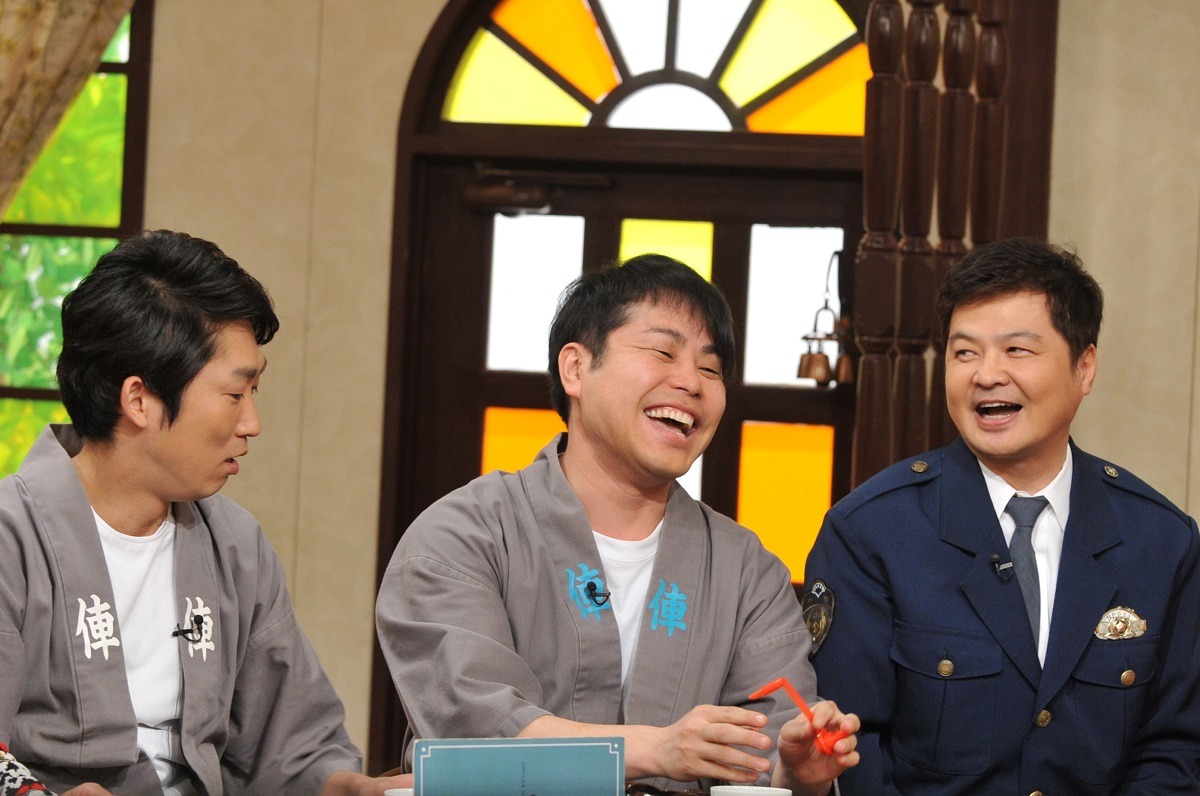 左からNON STYLE、月亭方正。(c)読売テレビ