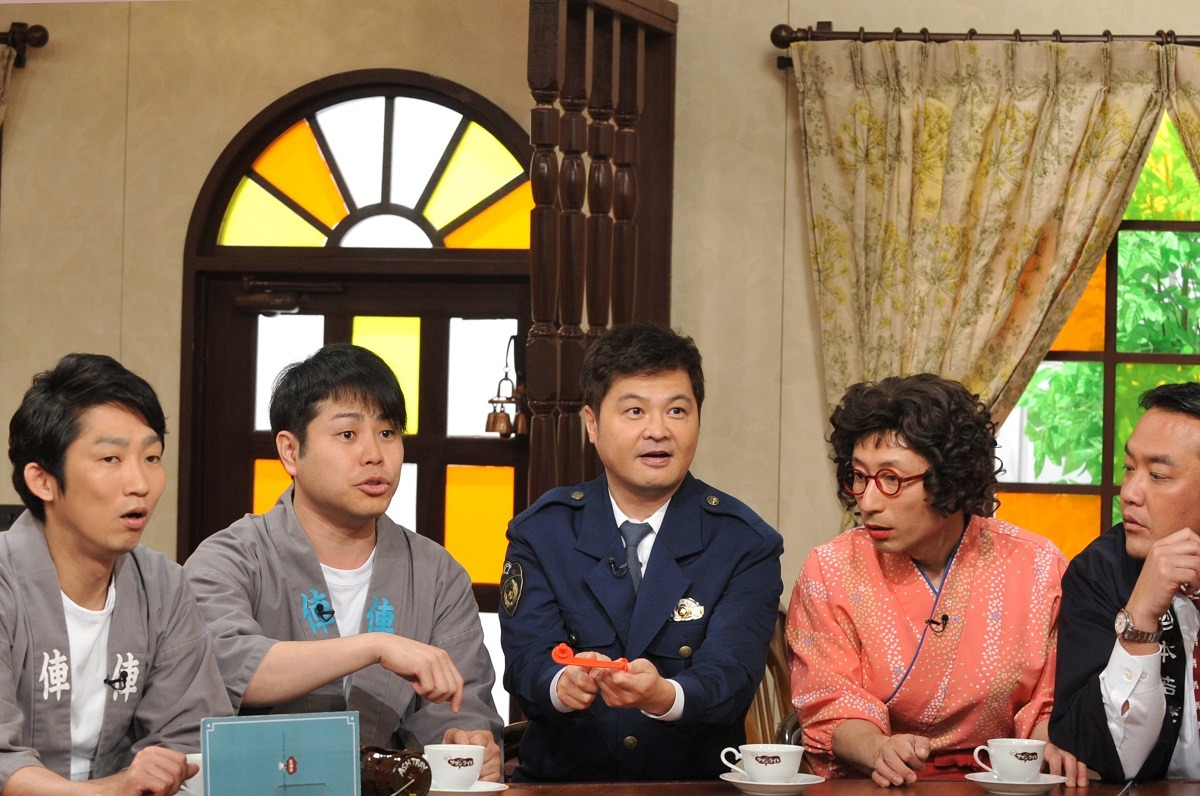 左からNON STYLE、月亭方正、すっちー、たむらけんじ。(c)読売テレビ