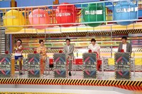 「まきこまれ決断ショー～私はコレで助かりました～」に出演するパネラーたち。(c)関西テレビ