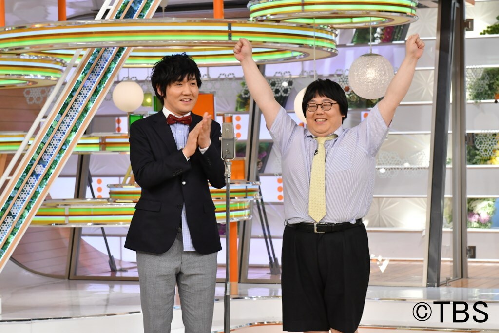 タイムマシーン3号、体型の悩み解消グッズを漫才で紹介