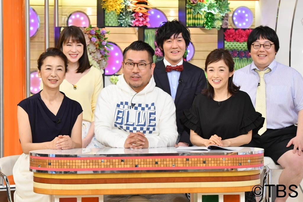 「キニナル金曜日」の出演者たち。