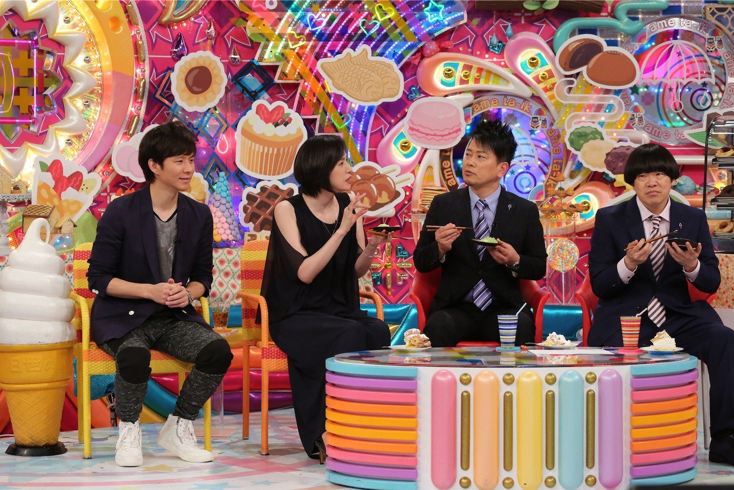 （左から）アンジャッシュ渡部、天海祐希、雨上がり決死隊。(c)テレビ朝日