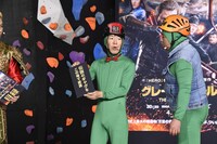 ギャグを披露することになったダンディ坂野（中央）。