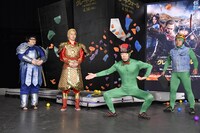 （左から）メイプル超合金、ダンディ坂野、スギちゃん。