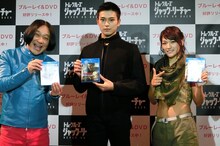 映画「ジャック・リーチャー NEVER GO BACK」のBlu-ray＆DVDリリース記念イベントに登壇した（左から）永野、真剣佑、RENA。