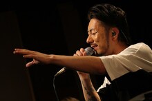 「山猿 LINE LIVE プレミアム・スタジオ・セッション」の様子。