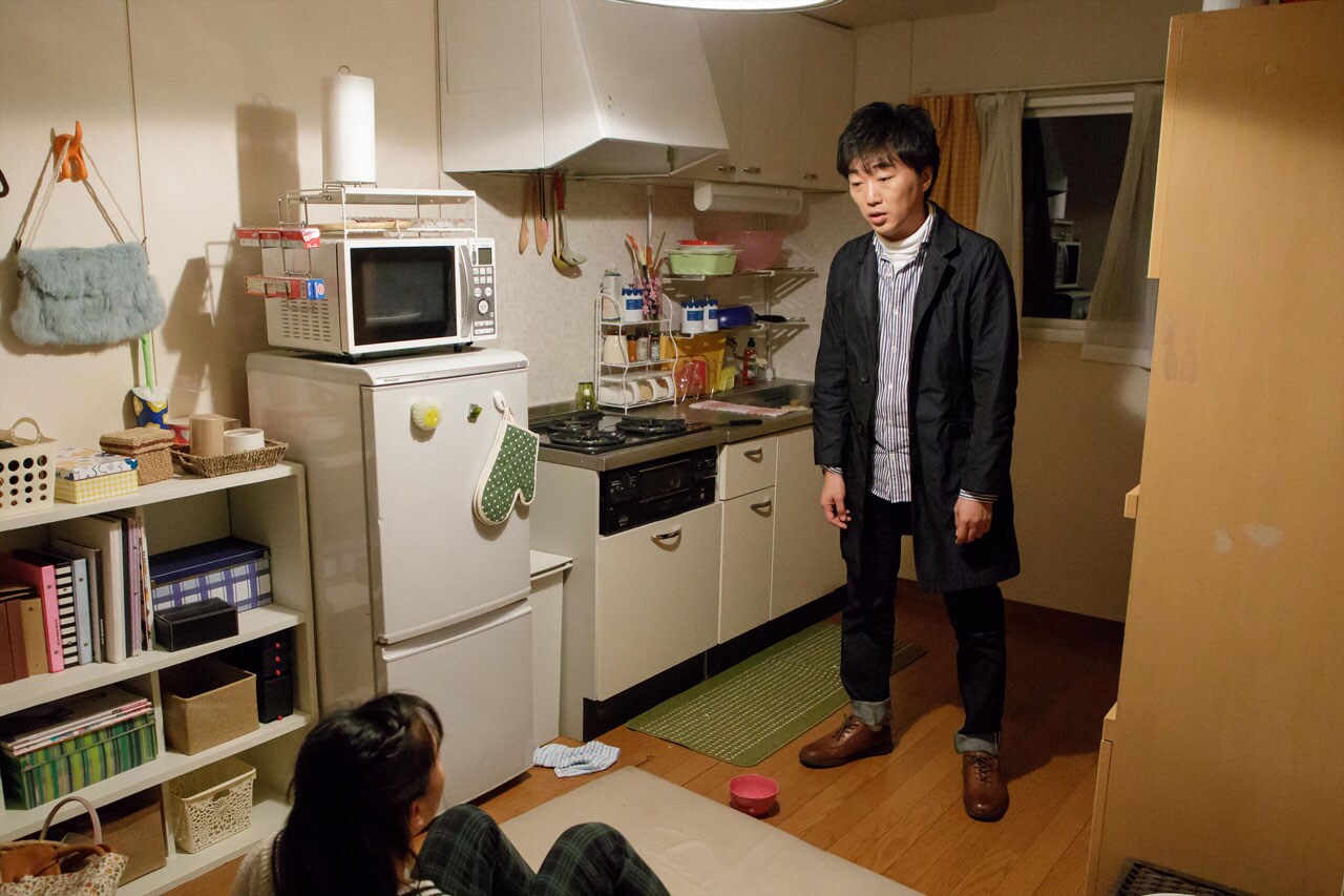 「土曜ドラマ『4号警備』」でストーカー役を演じるスピードワゴン小沢。(c)NHK