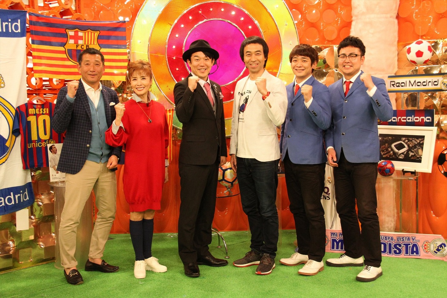 「伝統の一戦クラシコ直前スペシャル WOWOWでやっちゃいます！ペナトーーーーク！」に出演する（左から）都並敏史、小柳ルミ子、ペナルティ、銀シャリ。(c)WOWOW
