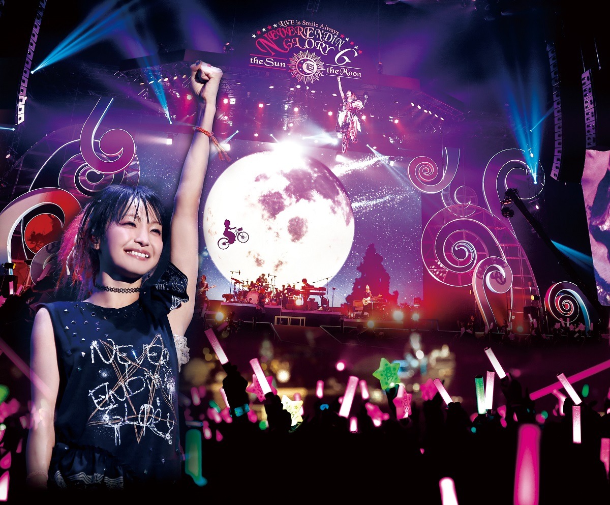 「LiVE is Smile Always -NEVER ENDiNG GLORY- at YOKOHAMA ARENA」イメージ （PHOTOGRAPHY:HAJIME KAMIIISAKA）