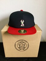 「おでこ取れちゃったくんキャップ 黒 ツバ赤」