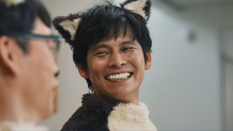 株式会社オープンハウスのテレビCM「ジョンシリーズ」の第10弾「お宅訪問篇」のワンシーン。